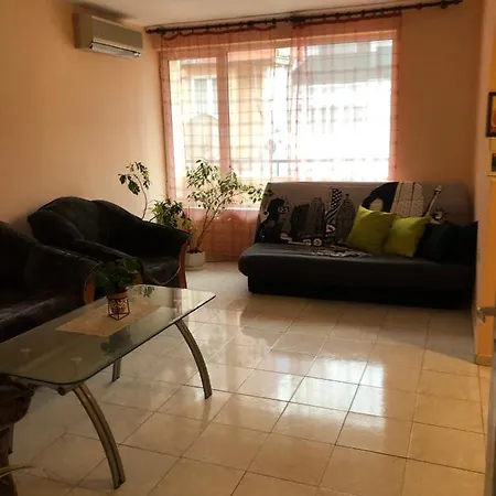 Spacious Beautiful - Prime Location *