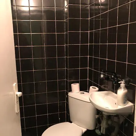 Spacious Beautiful - Prime Location Apartman